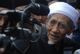 Maybe you would like to learn more about one of these? Inilah Teks Dan Tarjamah Qasidah Saduna Fiddunya Kesukaan Mbah Moen Gp Ansor Jawa Tengah