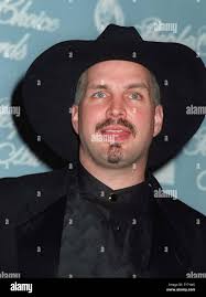 Garth brooks 1997 hi-res stock photography and images
