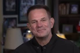 Huggs ties Bob Knight, read his reaction:  wvsportsnow.com/bob-huggins-earns-win-no-902-ties-bob-knight-on-all-time-wins-list/ 