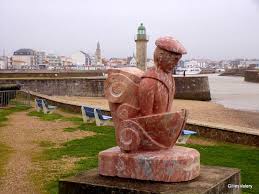 A La Memoire Des Peris En Mer A Saint Gilles Croix De Vie 85 La Ville De Saint Gilles Croix De Vie A Commande U Marbre Rouge Les Sculpteurs Ville De Saintes