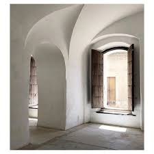Maison De Base On Instagram An Empty Space Creates A Little Breathing Room For The Spirit Ph Bi In 2020 Architecture Hallway Designs Minimal Architecture