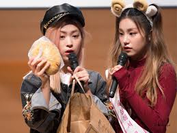 Yeji lia ryujin chaeryeong yuna. Itzy Pics On Twitter Ryujin And Yeji 190922 Fansign ï¾Ÿ Itzy ìžˆì§€ Ryujin Yeji