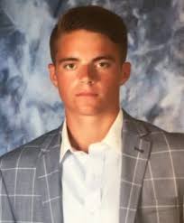 HES awards two scholarships