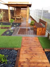 Decouvrez Nos Produits En Situation Grace A Notre Showroom Exterieur Decoration Exterieur Vivre En Bois Magasin
