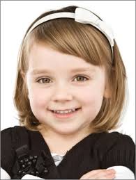 Niedliche Kurze Bob Haarschnitt Fur Kinder Mit Pony Pricheski Bystrye Pricheski Korotkie Strizhki