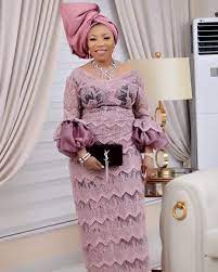 Africa is filled with so many different tribes, cultures, and traditions, and there is no one way of having an african wedding. Asoebi Styles Traditional Weddings 25 Stunning Asoebi Styles For Traditional Wedding Correct K African Lace Styles Nigerian Lace Styles African Lace Dresses