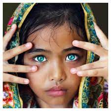 31 People With The Most Striking Eyes In The World Beautiful Eyes Color Stunning Eyes Beautiful Eyes