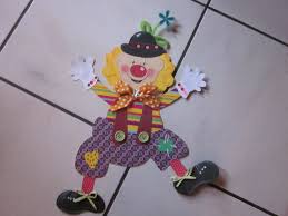 So einfach basteln sie schöne fensterbilder mit igeln, bäumen und eichhörnchen. Fensterbild Clown Karneval Fasching Basteln