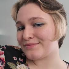 Can someone draw my oc gacha, plss😢😢