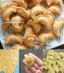 ± 200 gr (secukupnya abon sapi) • bahan kulit • tepung terigu protein sedang • tepung tapioka • kuning telur • margarin • ± 90 ml air (di masukkan bertahap) • minyak untuk mengoreng. Pastel Abon By Fridajoincoffee Food Photography Dessert Savory Snacks Homemade Recipes