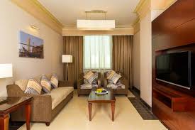 قم بالاسترخاء والاستمتاع في أحد أجنحتنا الفسيحة وفرنا جميع وسائل الراحة في فندق ويندام جاردن الدمام unpack and unwind in one of our hotel home home decor