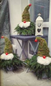 Super cute recycled wood snowman family. Simple And Easy Christmas Outdoor Decorations Home Decor Outdoor Decorations Christmas Decoration Outdoor Christmas Decorations Christmas Diy Christmas Deco