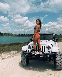 Sexy jeep girls