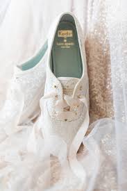 Diese 15 Echten Braute Trugen Die Coolsten Schuhe 1 Hochzeit Turnschuhe Hochzeit Schuhe Keilabsatz Schuhe Hochzeit