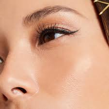 Feb 07, 2021 · the applicator, which forms to the shape of you eye as you draw, slowly drips pigment to the felt tip, so you can take all the time you need. How To Do Winged Eyeliner Hacks Tips For Every Eye Shape Ipsy