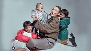 Malah seorang kakak juga di panggil dengan akhiran tersebut. Unik Serupa Tapi Tak Sama Ini Arti Nama Anak Anak Ayu Dewi Bermakna Islami Herstory