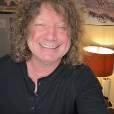 Sunday Sunset Session! Thank you for all the support TORA TRIBE!  #lastsundayoftheyear #acoustic #thankful #timeandthetide #avalon  #walkinshoes