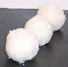 Himmlische Sussigkeiten Kokos Schneeballchen Mit Frischer Kokosnuss Kokosnuss Kokos Frisch