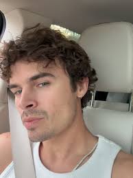 🤩🤩🤩MEET THE STAFF🤩🤩🤩 2 FOR THE PRICE OF 1!!! Kendall Vervaet:  @kendallvervaet What I Do: Bartender Major: Marketing and Business  Analytics Experience With Sports: 6 months but might as well still be