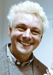 Mehr Fotos von Michael Sheen mit weißen Haaren, Teil 5 🤍 : r/goodomens