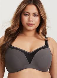 Whether you're looking for a sports bra for yoga or running, these are the best supportive sports bras for women with large breasts. 31 Of The Best Dd Sports Bras You Can Get Online Plus Size Sports Bras Sports Bra Dd Sports Bra