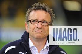 Trainer Norbert Meier (Düsseldorf), SG Dynamo Dresden gegen Fortuna  Düsseldorf, Fußball, Fussball