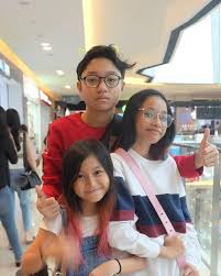 Kepoin 7 Potret Kompak 3 Anak Pasha Ungu Dan Okie Agustina Kiesha Shakinah Dan Nasha Udah Gede Semua Semua Halaman Cewekbanget