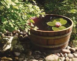 Gartenideen Fur Die Warme Zeit Draussen Schoner Wohnen Miniteich Kleine Wassergarten Wasser Im Garten