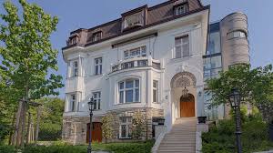 Prachtvolle Villa In Vornehmer Lage Wien 19 Bezirk Herzog Immobilien In 2020 Immobilien Style At Home Villa