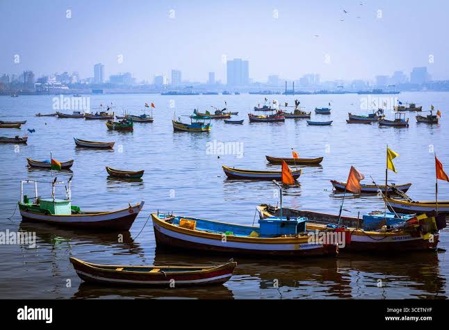 Fishing harbor mumbai hi-res stock photography and images - Alamy