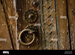 Partes Y Elementos De La Antigua Puerta De Madera Con Un Mango Fotografia De Stock Alamy