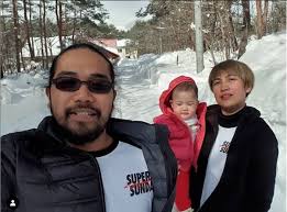 Selepas menyertai program raja lawak musim pertama, jenama mohd yazid lim mohamad aziz atau akrab disapa johan raja lawak semakin gah di arena seni hiburan tanah air. Kesiannya Si Kecik Terkeluar Dari Landasan Aksi Johan Raja Lawak Tertidur Jaga Anak Cuit Hati Netizen Memang Win Keluarga