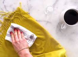 Wie kann man kaffeeflecken entfernen? Kaffeeflecken Auf Der Kleidung Tipps Fur Erste Hilfe Freshouse