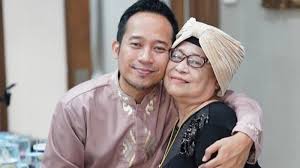 Sontak berita tersebut langsung ramai dan viral. Ibunda Denny Cagur Meninggal Dunia Wendy Cagur Semoga Almarhumah Husnul Khotimah Tribunnews Com Mobile
