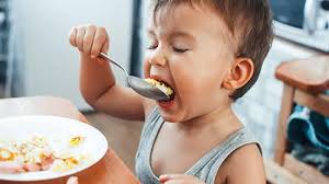 Al bambino è necessario assicurare una alimentazione controllata sia nella quantità evitando sia deficit sia eccessi, sia nella qualità. Il Tuo Bambino Di 15 Mesi Sviluppo Del Bambino Mese Dopo Mese