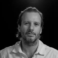 Asistente Unidad de Comunicación, autor en Escuela de Ciencias de la  Comunicación Colectiva