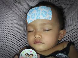Untuk bayi demam panas, anda boleh juga mencuba mandian berspan. 8 Petua Merawat Anak Demam Panas Di Rumah