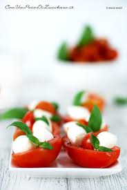 E la pasta pomodoro e mozzarella è buona in ogni stagione, ti aiuta a mangiar sano e a mantenerti in forma. Barchette Di Pomodoro E Mozzarella Con Un Poco Di Zucchero