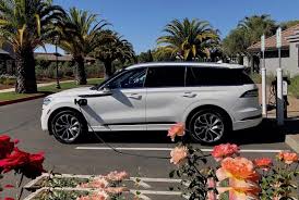 Edmunds also has lincoln aviator pricing, mpg, specs, pictures, safety features, consumer reviews and more. The Luxury Suv You Ve Been Waiting For 2020 Lincoln Aviator A Girls Guide To Cars