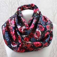 With hannelore elsner, serpil turhan, hanns zischler, adriana altaras. Loop Schal Schlauchschal Rosen Rosa Rot Blau