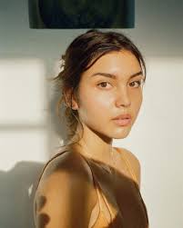 Biodata Caitlin North Lewis, Aktris yang Ada di Unggahan Nicholas Saputra