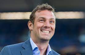 Während seiner aktiven karriere absolvierte er 44 spiele in der 2. Weinzierl Ubernimmt Beim Vfb Stuttgart Bewundert In Augsburg Gescheitert Auf Schalke Vfb Stuttgart Stuttgarter Nachrichten