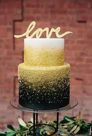 Black And Gold Cake Ideas 20 Black And Gold Details For A Glam New Year S Eve Wedding Black And Gold Cake Beautiful Wedding Cakes Gold Wedding Cake