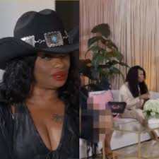 Blac Chynas mother gets inappropriate as she flashes her vagina on TV to  show shes as good as her daughter (video) - 9jaflaver