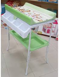 Cette allonge en bois de chêne massif de la collection de meubles fjord, aux lignes épurées et sobres, s'adaptera avec aisance à chacune des deux extrémités. Table A Langer 2 En 1 Mon Bebe King Jouet Maroc