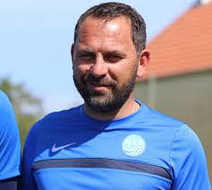Retrouvez ici les missions, formation nécessaire, rémunération. Football Johan Gallon Integre La Formation D Entraineur Professionnel
