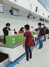 Bayi yang umurnya kurang dari 2 tahun tidak akan mendapatkan bagasi kabin. Penumpang Airasia Wajib Pakai Topeng Muka Dan Dibenarkan Bawa Hanya Satu Bagasi Kabin Soyacincau Com