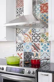20 kitchen backsplash ideas that totally steal the show homelovr patchwork kitchen colorful kitchen backsplash trendy kitchen tile