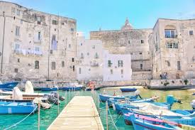 Après les îles de sardaigne et de sicile, c'est la région qui possède la plus grande façade. Visiter Les Pouilles Les Plus Beaux Endroits A Visiter En Italie Atterrir Com
