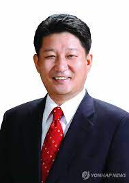 권영진 대구시장이 위암 진단을 받고 병원에서 수술을 받았다. ê¶Œì˜ì§„ ëŒ€êµ¬ì‹œìž¥ ì•¼ì™¸ìŒì•…ë‹¹ì„œ ì‹œë¯¼ì— í°ì ˆ ì—°í•©ë‰´ìŠ¤